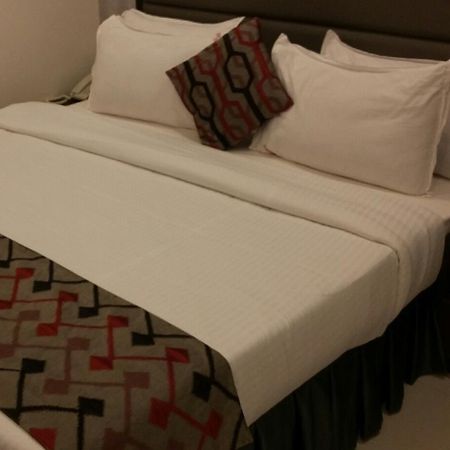 Hotel Kalpana Elite Мумбай Екстериор снимка