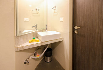 Hotel Kalpana Elite Мумбай Екстериор снимка